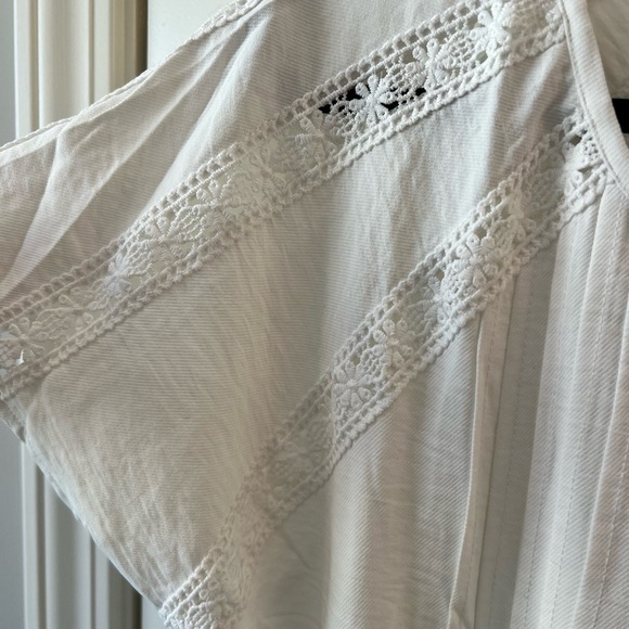 Cupshe Blouse with Crochet details and Agoya Shell Buttons Size M - Picture 7 of 8